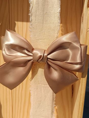 Pince à cheveux nœud beige satin