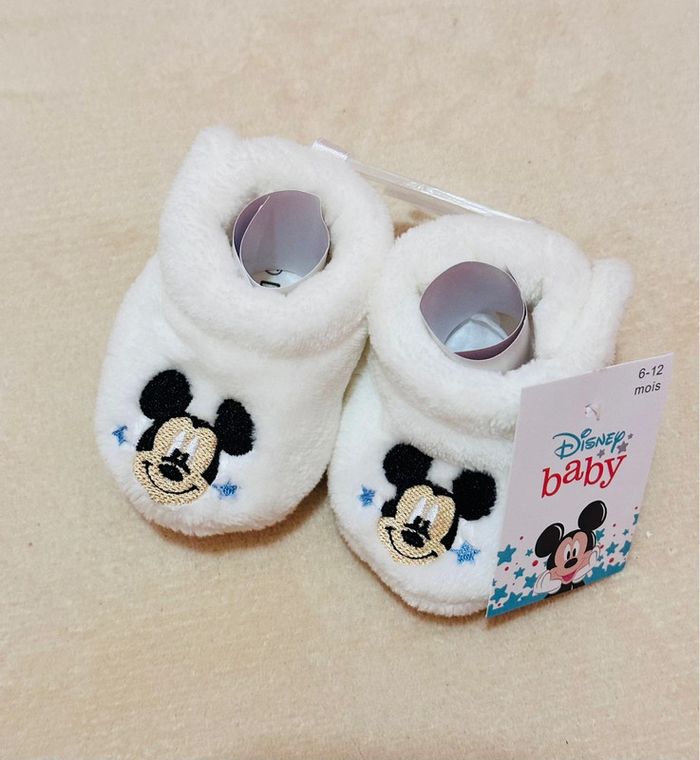 Chaussons neufs Mickey