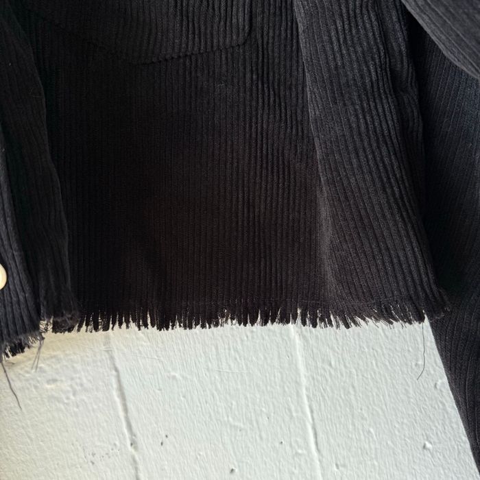 Veste velours noire à bords bruts  Manches amples bouffantes - photo numéro 3