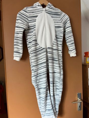 Combi pyjama taille 6/8 ans, 128 cm
