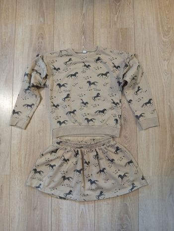 Ensemble sweat jupe beige 7/8ans