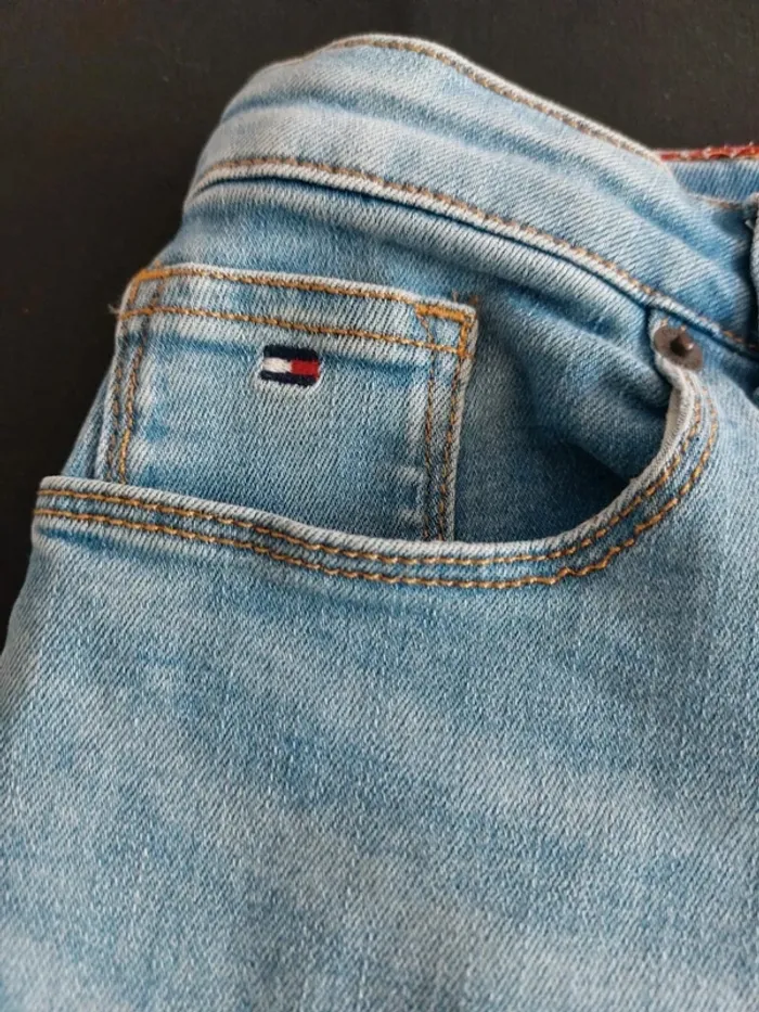 Short Tommy Hilfiger en jean Brodé - photo numéro 6