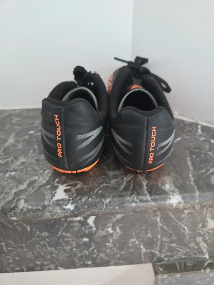 Chaussures de rugby ou foot à crampon pro touch taille 30 - photo numéro 3
