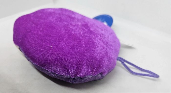 Coccinelle.
13x13,5x3cm.
Neuve. - photo numéro 8