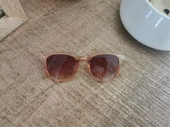 Lunette de soleil rose