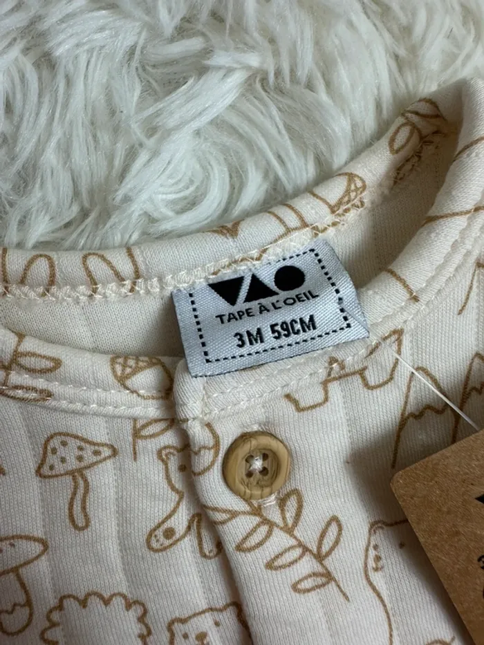 Combinaison tape à l’œil taille 3 mois - photo numéro 3
