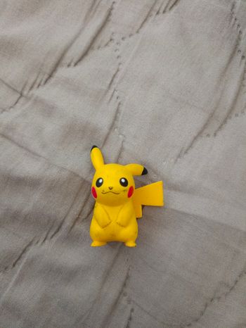 Figurine pokémon picachu