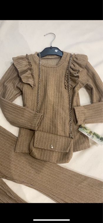 Robe avec béret et noeud