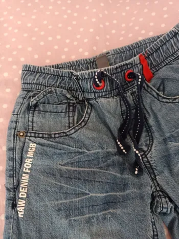 Jeans 4 ans (taille grand)
