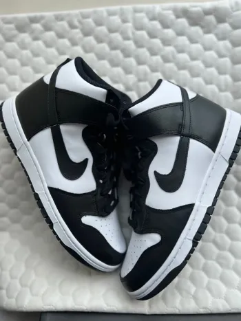 Nike dunk high panda 40.5