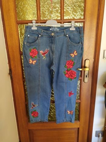 Pantacourt en Jean brodé Laura Kent NEUF