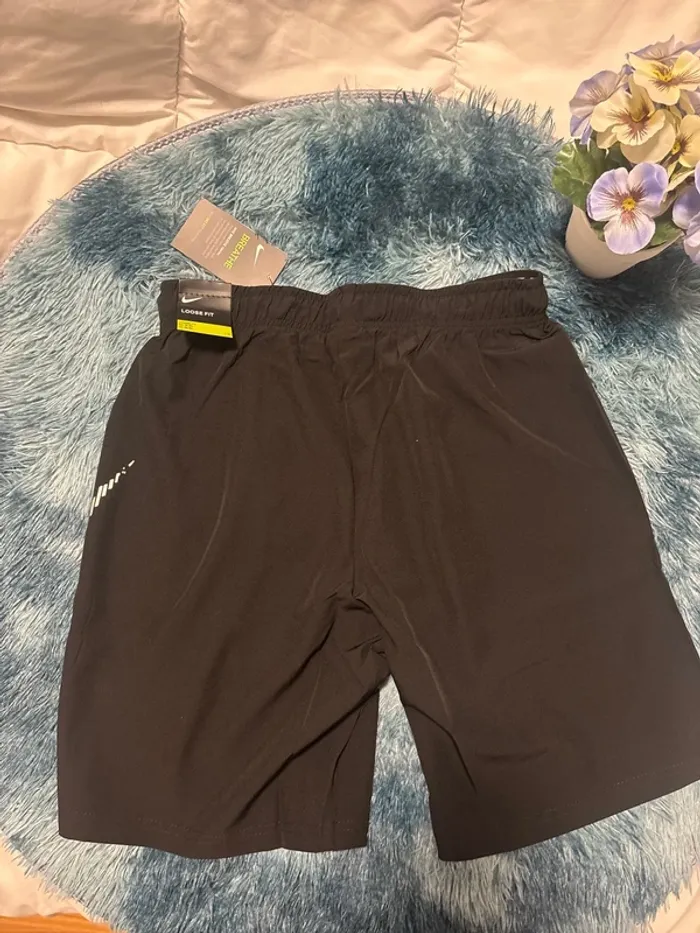 Short Nike noir NEUF avec étiquette – Taille S - photo numéro 5
