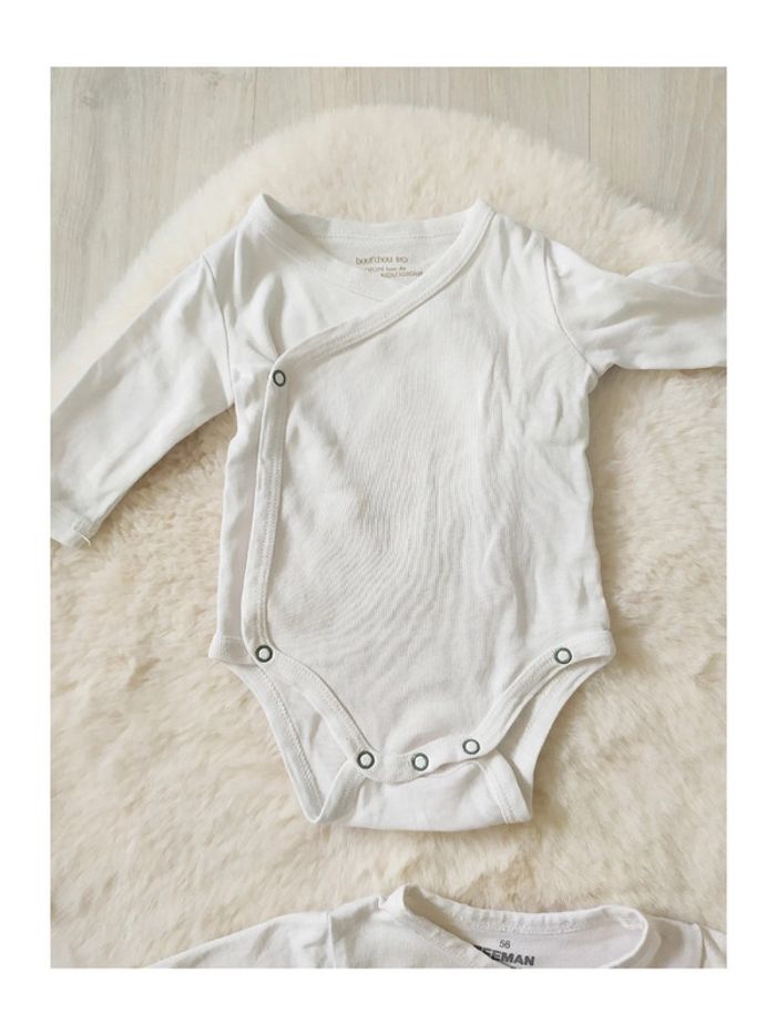 Lot de 2 bodys blancs unisexes manches longues ouverture cache-coeur 1 mois - photo numéro 4
