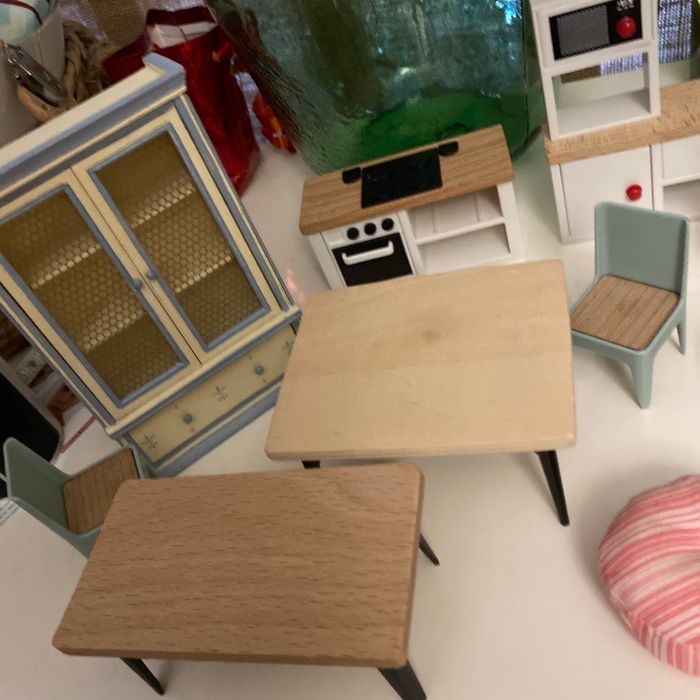 Grand lot meubles en bois et moderne de poupées - photo numéro 3