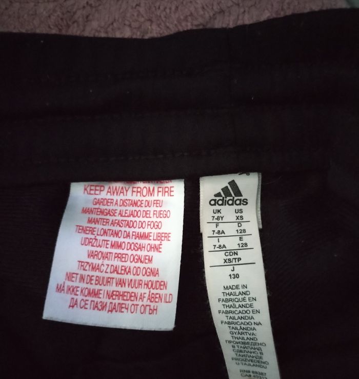 Jooging "Adidas" 7/8 ans neuf