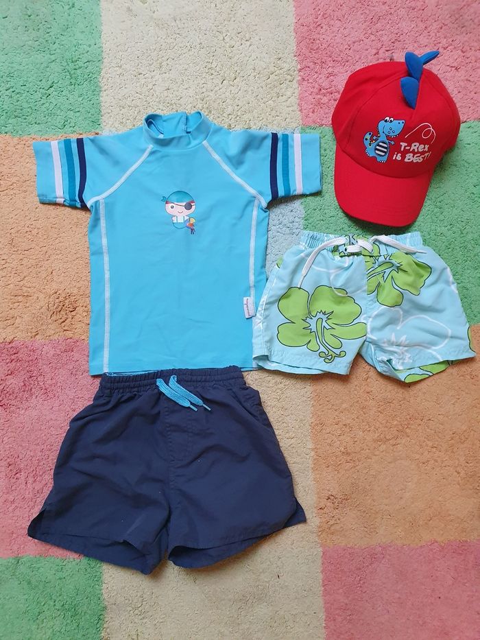 Lot 2 maillots de bain + 1 tee-shirt + 1 casquette - garçon- 3-4 ans