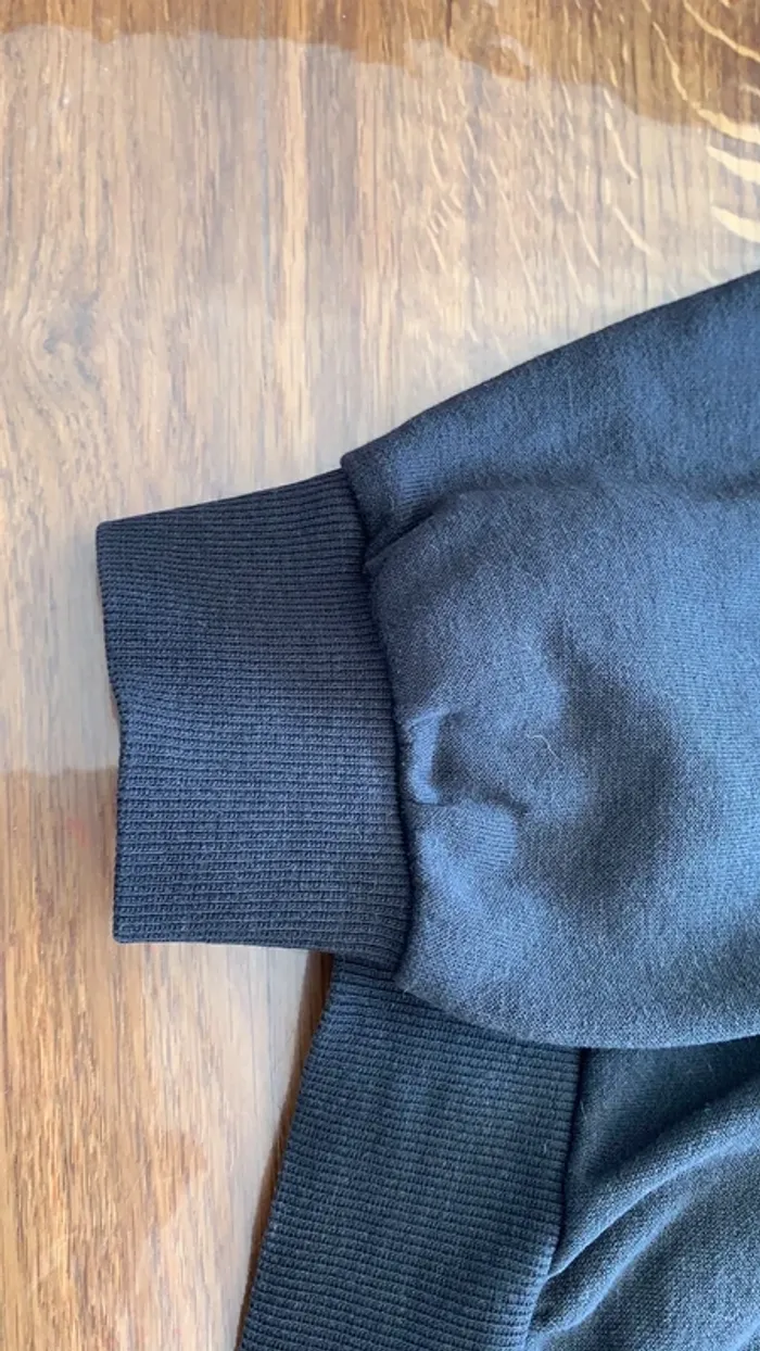 Pull noir court - photo numéro 7
