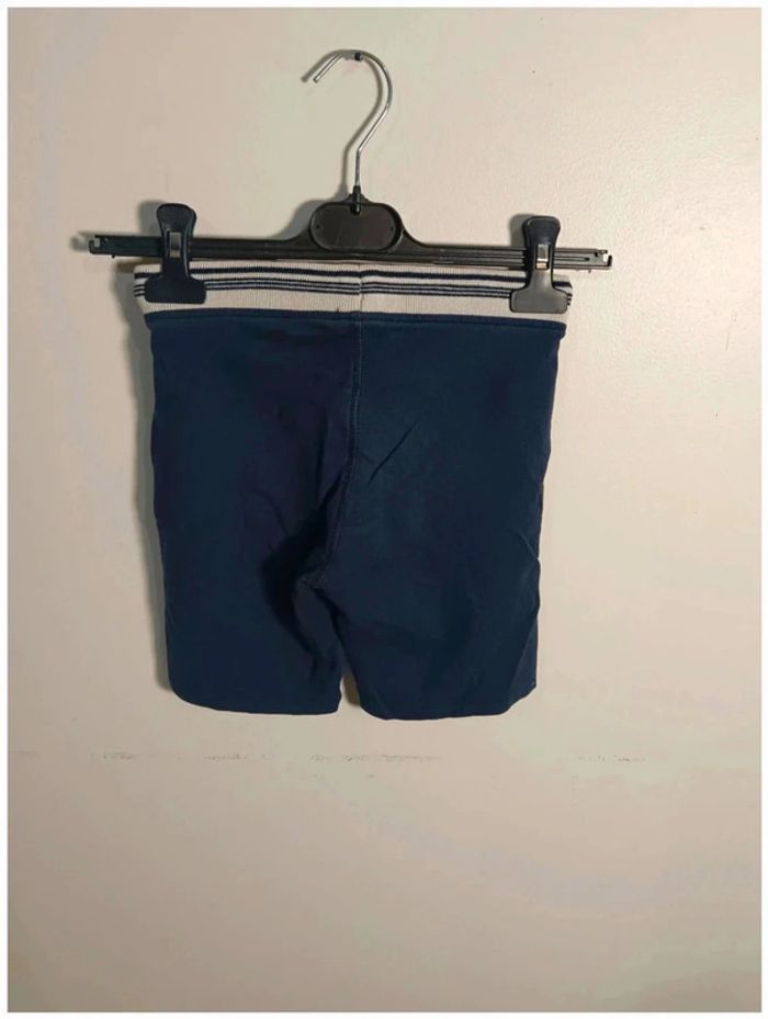 C11 short marine Okaidi 6 ans - photo numéro 2