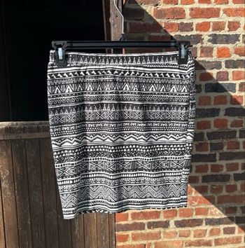 🖤 Jupe courte Unique 21 à motifs ethniques – Taille M (38)