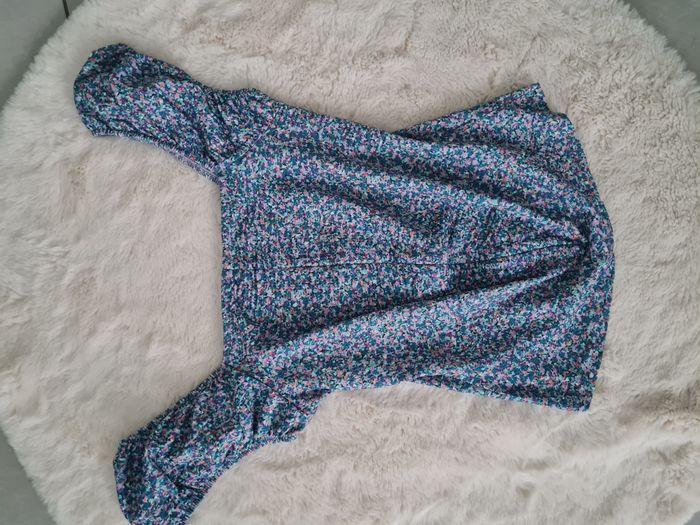 Haut cache-cache motifs fleuries