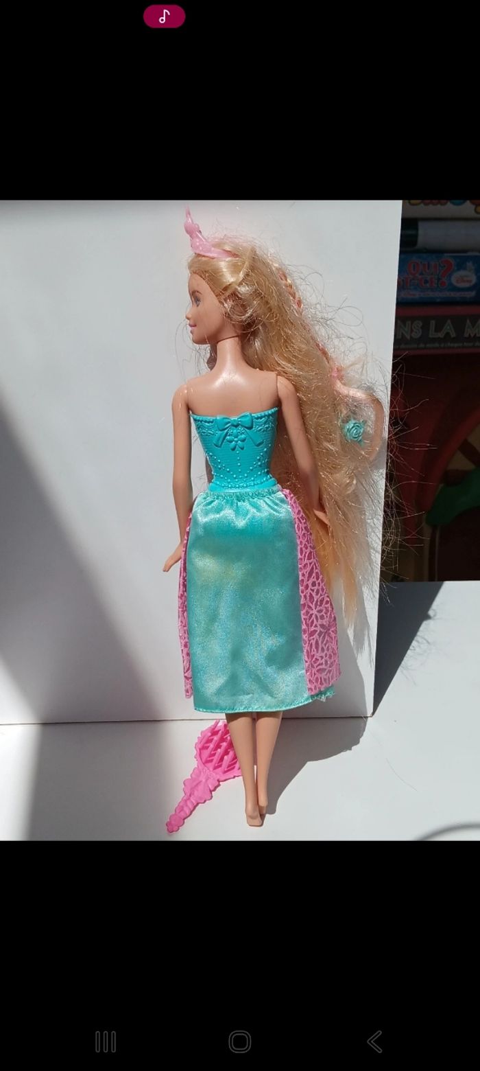 Poupée mattel barbie Endless Hair Kingdom Princesse dkb60 
Poupée et ensemble compris - photo numéro 5