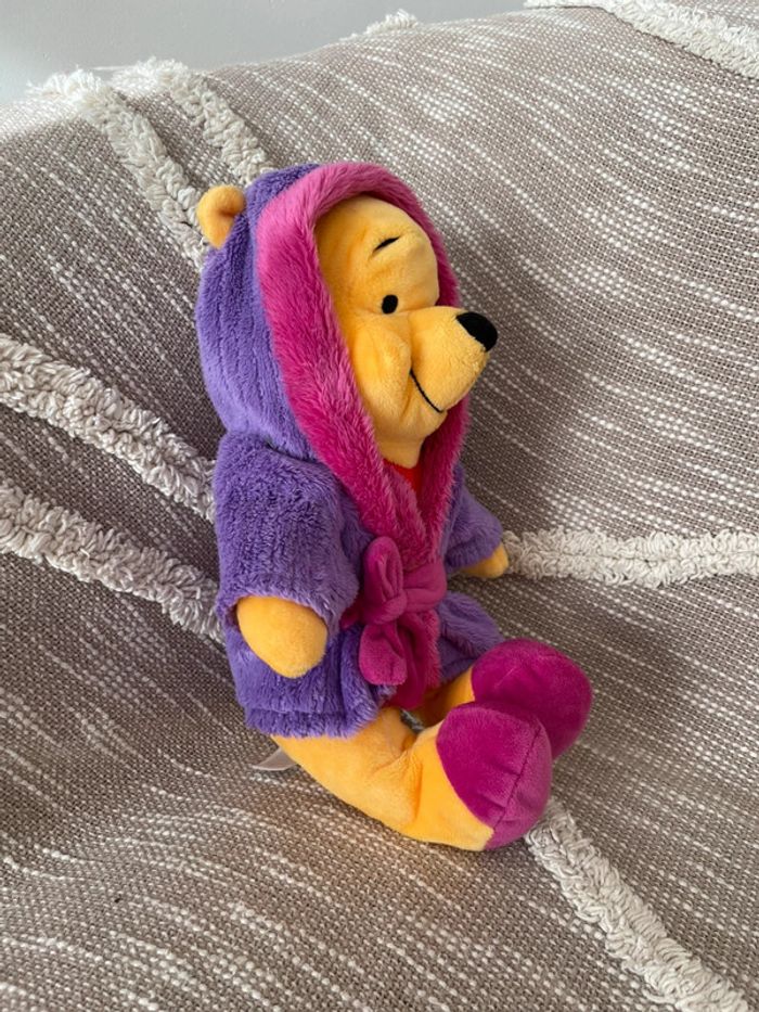 Peluche doudou 33cm Disney Winnie ours jaune et violet parfait état - photo numéro 2