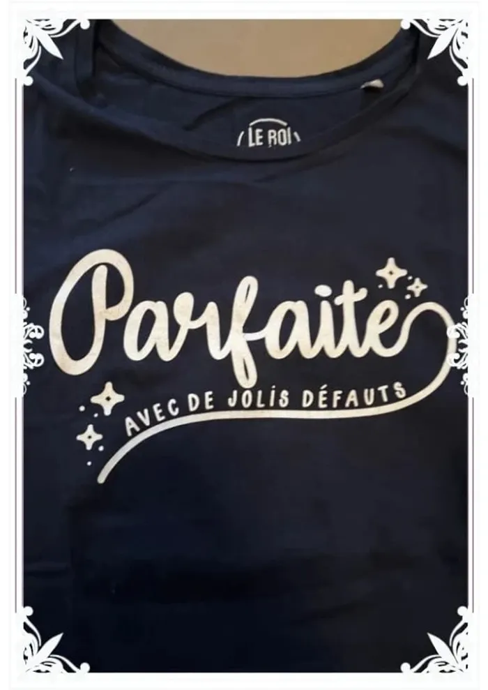 🧢 T-shirt femme bleu marine "Parfaite avec de petits défauts" - Taille 2XL - photo numéro 3