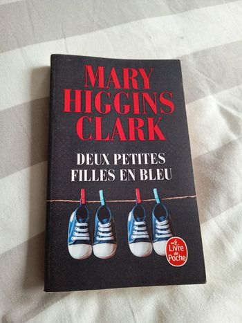 Marie higgins Clark deux petites filles en bleu