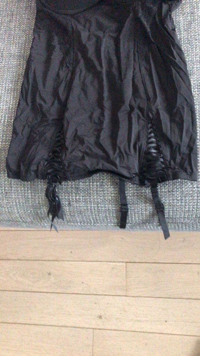 Bustier porte jartelle - photo numéro 3