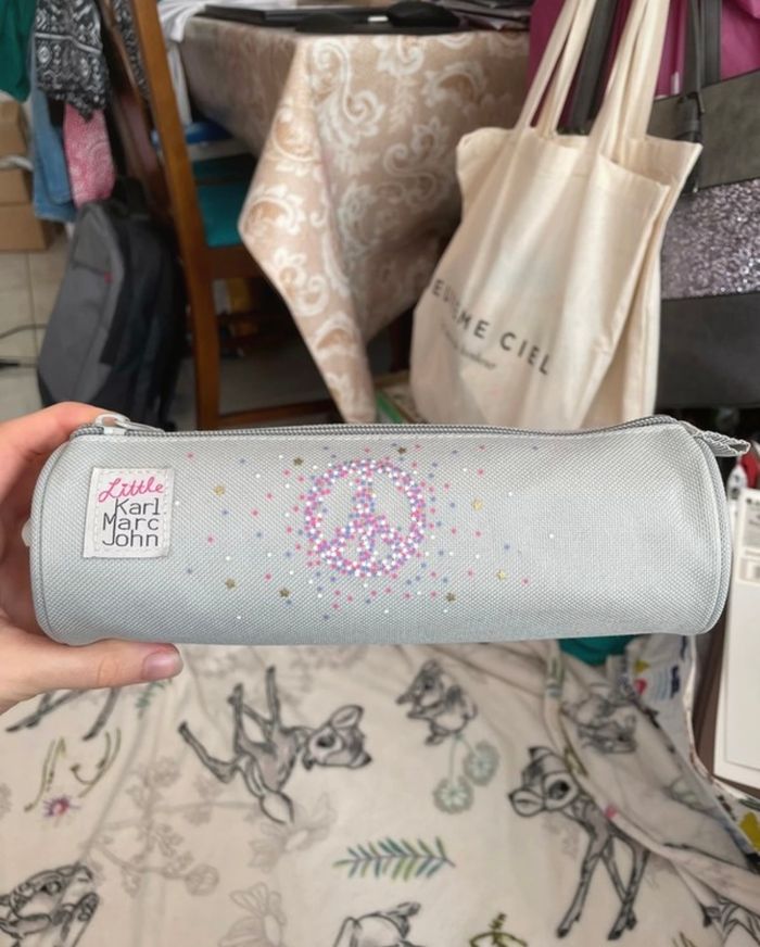 Trousse grise à motifs Karl Marc John. - photo numéro 2