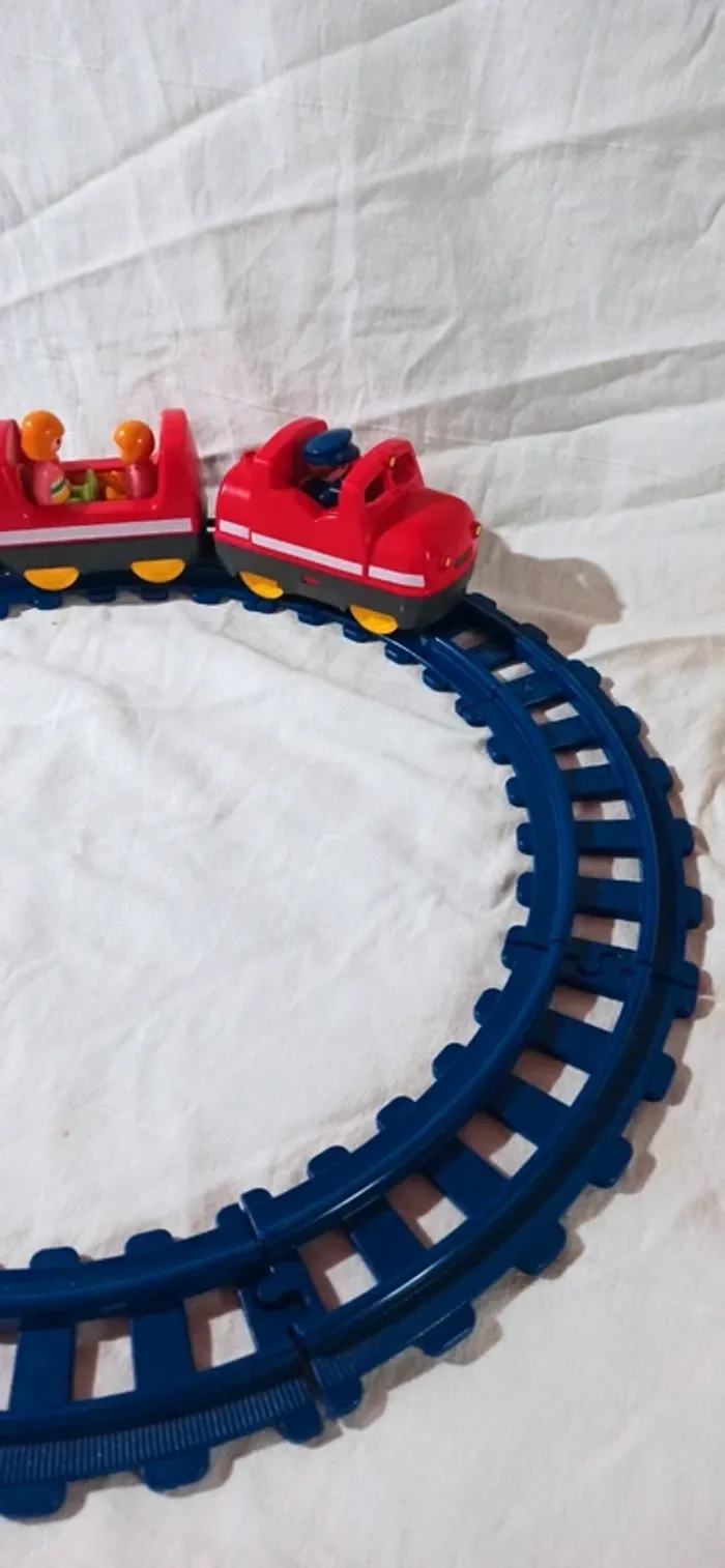 Train avec wagon et voyageurs sur rails playmobil 123 - photo numéro 4