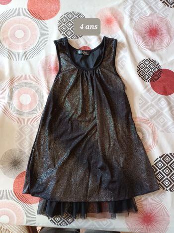 Robe à paillettes Taille 4 ans