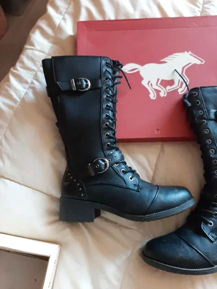 Bottes mi-mollet taille S mustang pointure 40 - photo numéro 2