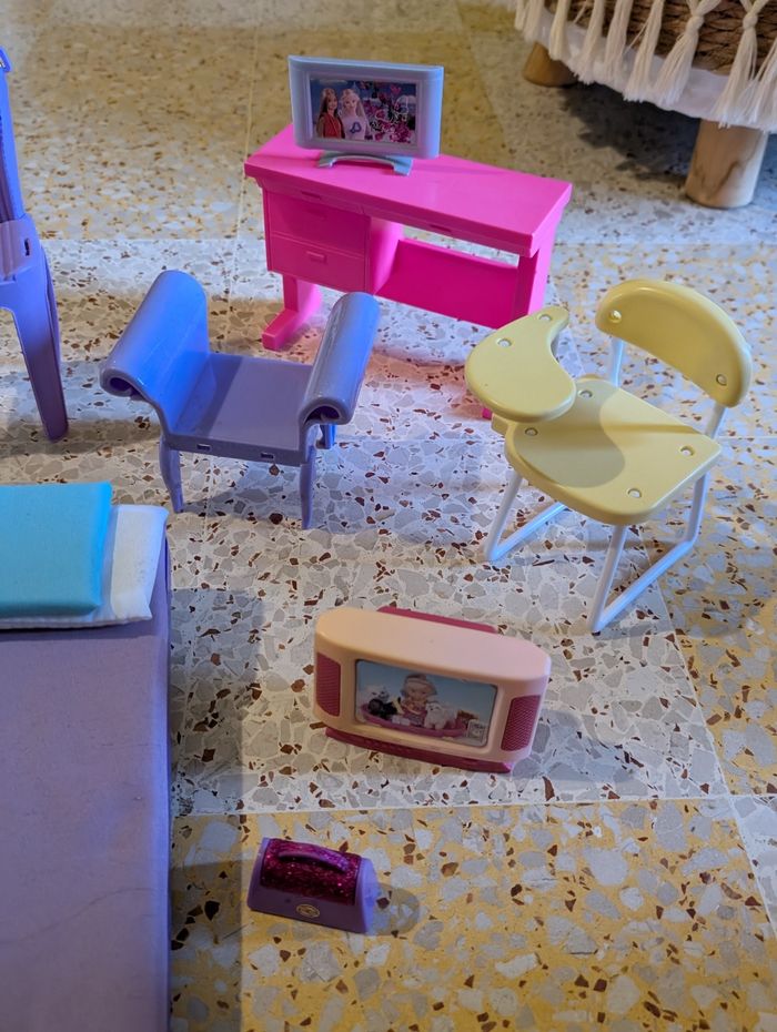 Lot d'accessoires barbie ou maison de poupée - photo numéro 5