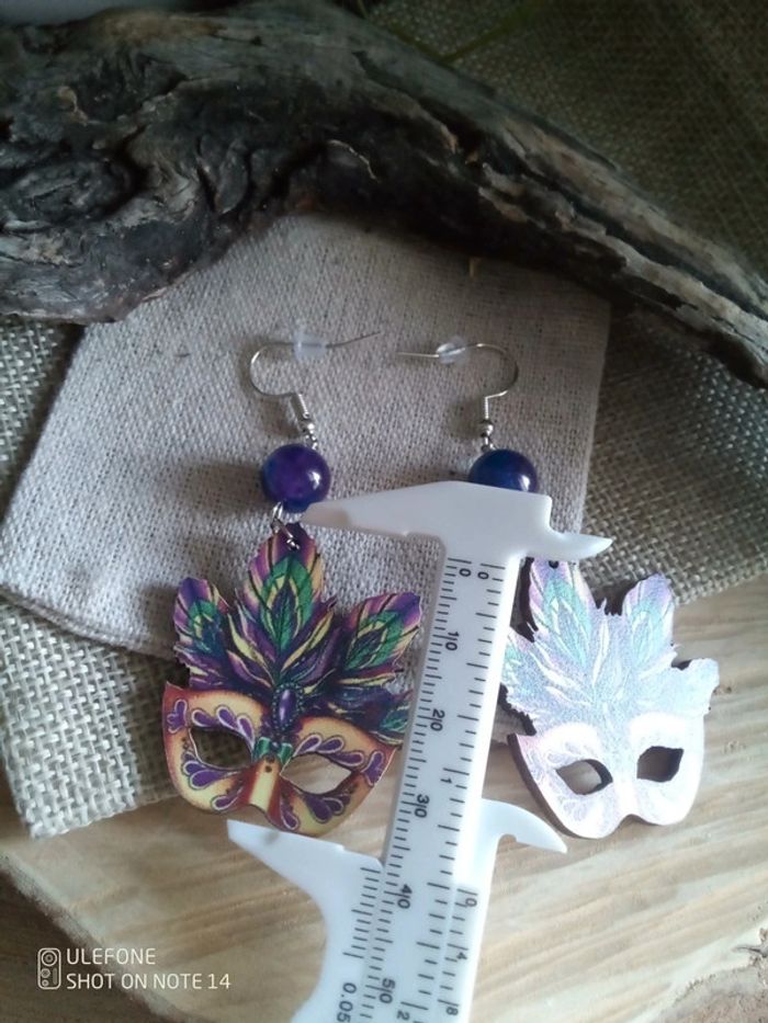 Boucles d'oreilles au bal masqué et pierres de sugilite - photo numéro 2