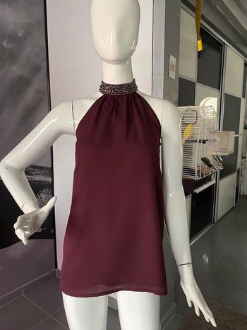 Top blouse bordeaux col bijoux