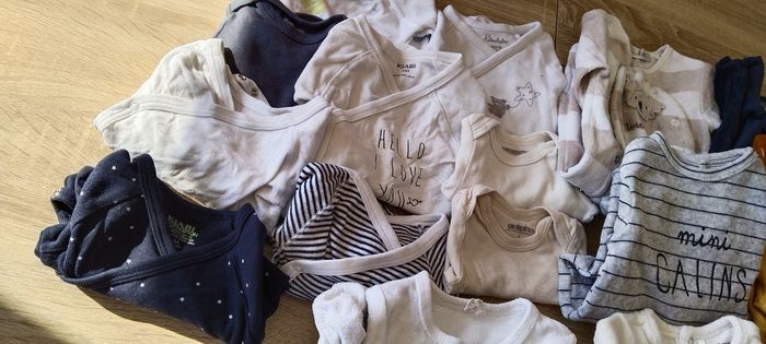 Lot vêtements bébé 1 mois - photo numéro 2
