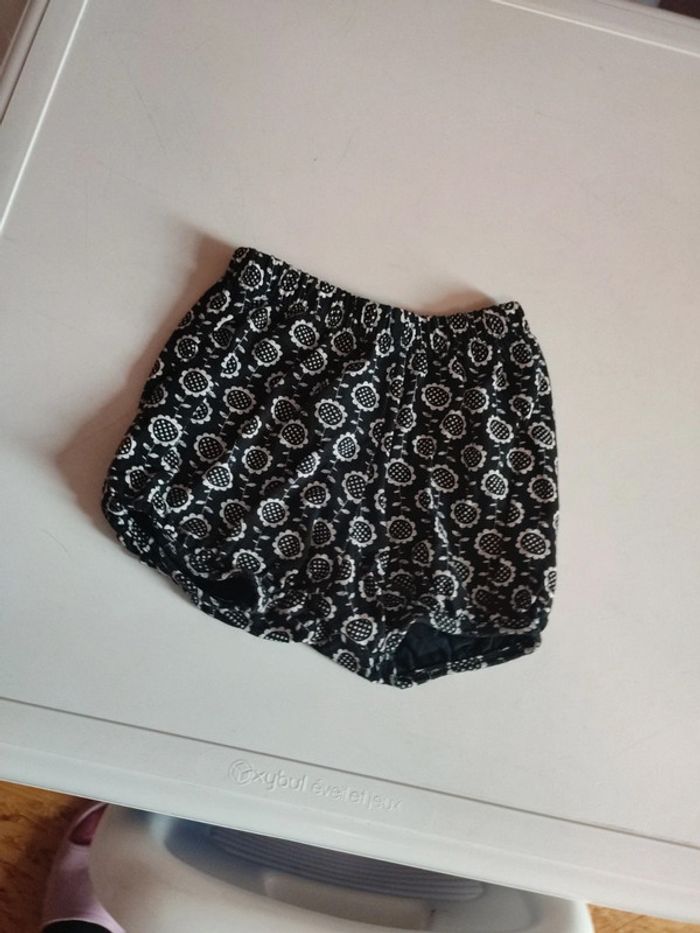 Short noir et blanc taille 12 mois