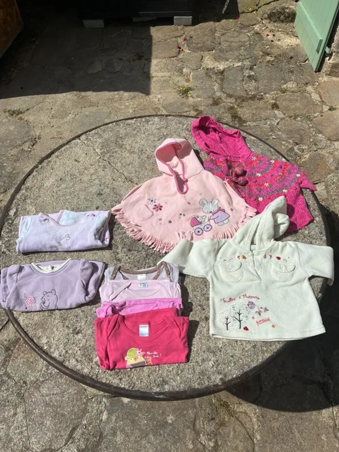 Gros lot vêtements fille 12 mois - photo numéro 2