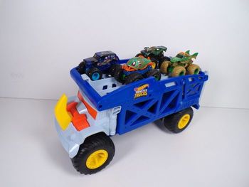 Gros camion transporteur Monsetr Trucks - Rhino - Rhoinocéros - Hot Wheels
