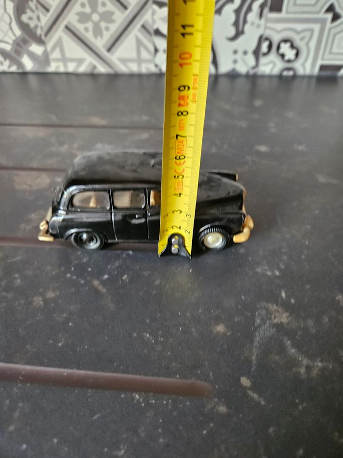 Voiture vintage à friction - photo numéro 7
