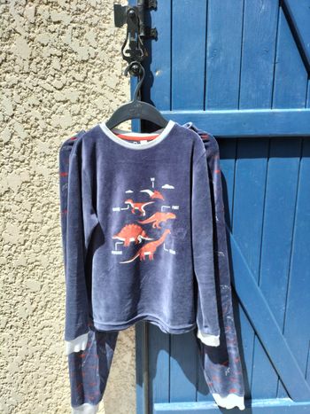 Pyjama pour enfant bleu avec dinosaures
