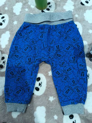Pantalon motif mickey