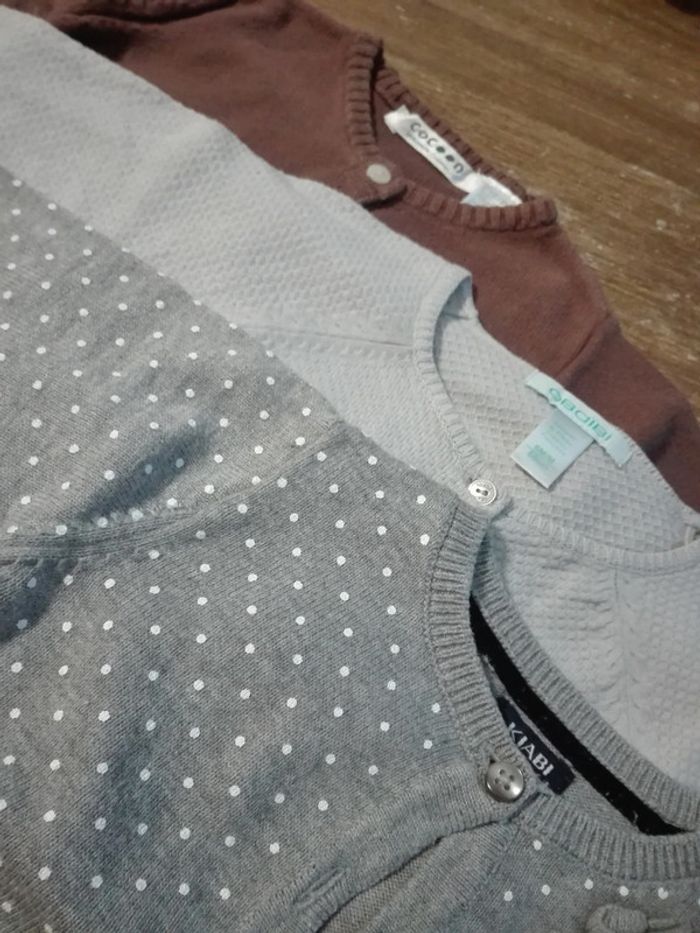 Lot gilets bébé fille 6 mois gris pois marron chocolat gris - photo numéro 2