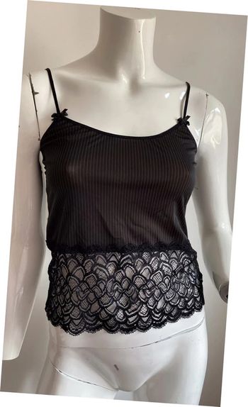 Top noir avec dentelles taille S et rayures blanches