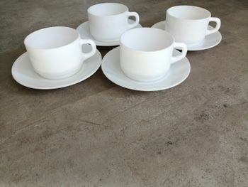 lot de 4 tasses blanche et soucoupes