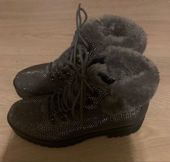 Chaussure femme couleur grise taille 39 neuve