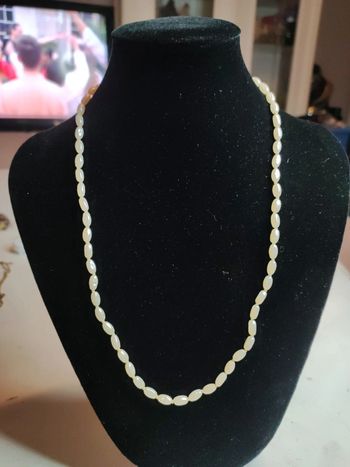 Collier blanc