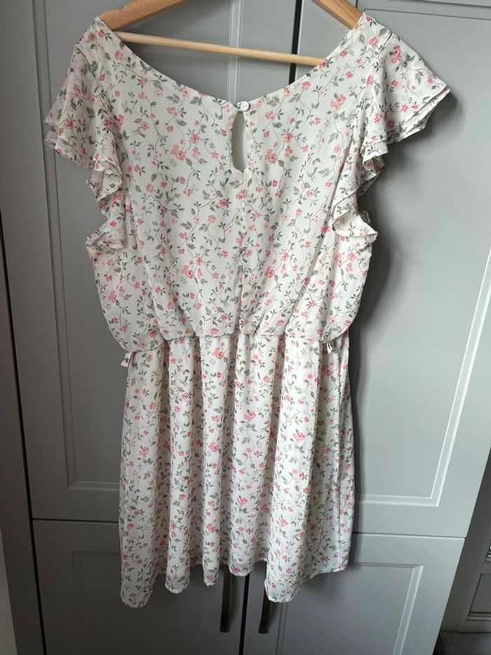 Jolie robe fleurie - photo numéro 3