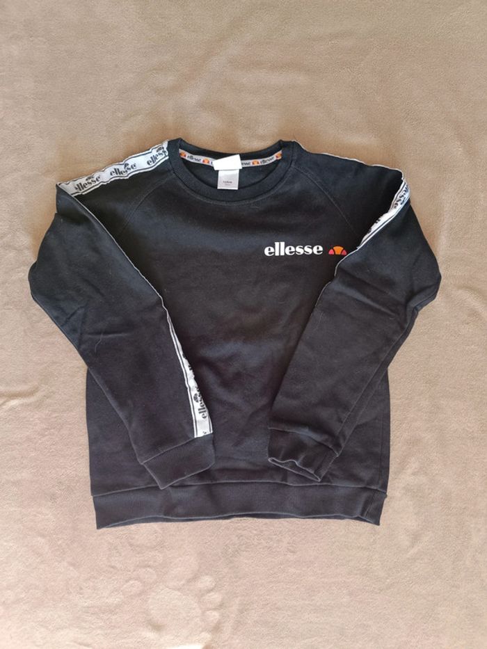Pull noir Ellesse taille 12 ans